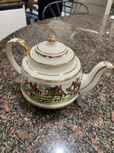 Vintage Porcelain Teapot Ribbed Fox Hunt Panorama Sadler England – 1950s - Picture 1 of 5