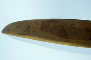 OLD AUSTRALIAN ABORIGINAL WOODEN ZIG ZAG CARVED SHIELD - Picture 1 of 8