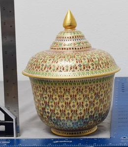 Thai Benjarong Porcelain Bowl w/ Lid – Hand Painted Gold, Red & Green Ornate 9" - Bild 1 von 6