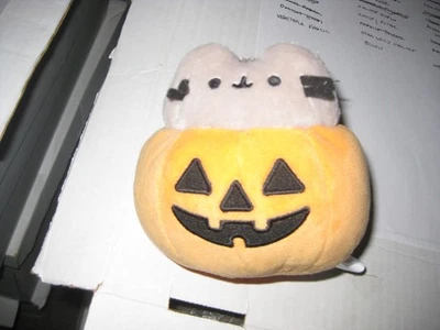 Peluche exclusivo de Halloween Pusheen Pumpkin Jack-O-Lantern 2019 Foto 1 de 2