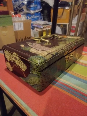 Antiguo joyero chino pintado a mano de laca del siglo XIX Foto 1 de 4