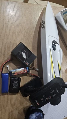 MOTOSCAFO MONOCARENA JOYSWAY 8651 (Lotto: telecomando, batterie, compact changer - Immagine 1 di 4