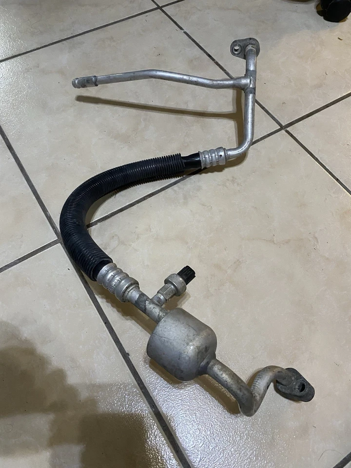 Manguera de descarga de aire acondicionado diésel 11-16 Ford F-250 F-350 6,7 L OEM Foto 1 de 4