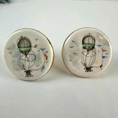 Gemelos redondos vintage de porcelana pintado a mano globo de aire caliente de gran tamaño Foto 1 de 3