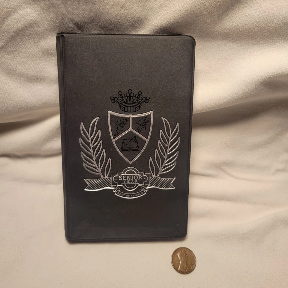 Libro de recuerdos ilustrados Jostens Foto 1 de 4