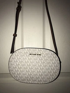 Michael Kors Delaney Signature Vanilla Crossbody - Picture 1 of 8