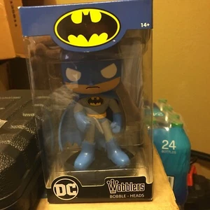 NEW FUNKO BATMAN WOBBLERS BOBBLE HEAD BATMAN FIGURE BLUE & GREY DC COMICS 2017 - Picture 1 of 5