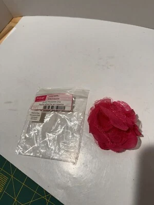 CLIP ROSETA PEQUEÑA Thirty One 31 en 'ROSA' Foto 1 de 3