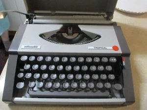 **MINT** 1980's Olivetti Tropical Portable Typewriter /w Built-in Handle Cover - Picture 1 of 2