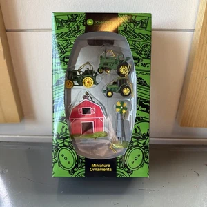 John Deere Enesco 5 Stück Miniatur Ornamente Bauernhof Scheune Windmühle 3 Traktoren Vintage - Bild 1 von 10