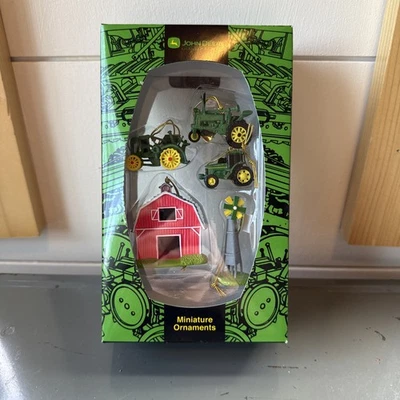 Molino de viento John Deere Enesco 5 piezas miniatura granja granero 3 tractores vintage Foto 1 de 4