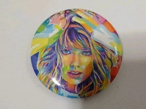 Taylor Swift Pinback Button - Bild 1 von 2