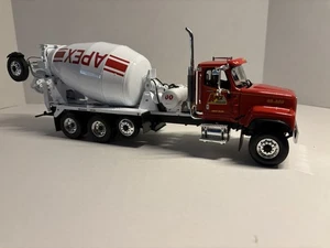 First Gear International Paystar con mixer McNeilus Bridgemaster Apex 1/34 - Foto 1 di 10