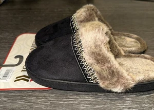 Isotoner Black Cream House Slippers Shoes Women's size 6.5/7 New - Picture 1 of 6