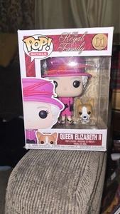 Funko Pop! Royals, Queen Elizabeth II, mit Corgi Hund Vinyl Figur  - Bild 1 von 10