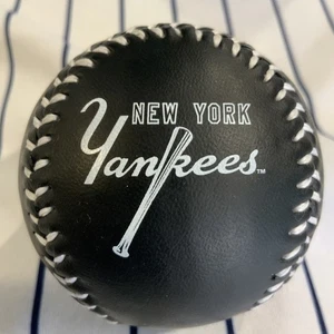 New York Yankees Matte Black 2019 Rawlings Souvenir Baseball Ball - Picture 1 of 6