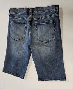 Banana Republic mittelblaue Waschung Distressed Denim Jeansshorts Damengröße 27/4 - Bild 1 von 8