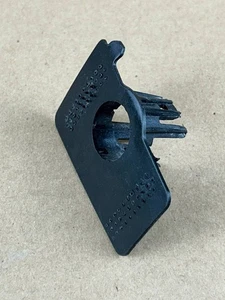Tesla Model S Front PDC Parking Sensor Holder Bracket 1053130-00-B - Foto 1 di 5