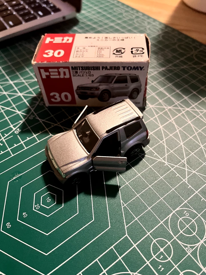 Tomica No 30 三菱 Pajero 1999 — 第 1/4 张图片