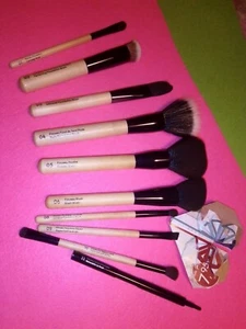 Yves Rocher Makeup Brush Set of 10 - Picture 1 of 9