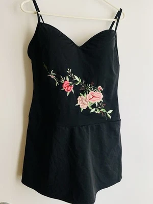 Newport News Traje de Baño para Mujer 16T Una Pieza Negro Floral Bordado Falda Foto 1 de 4