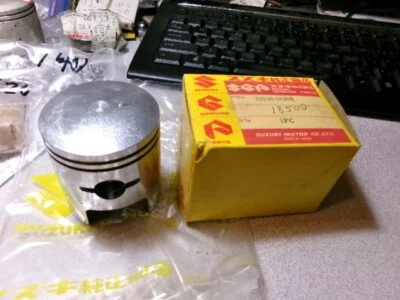1969-72 SUZUKI T350 T 350 REBEL PISTON STANDARD NOS OEM 12110-18300 12110-18500 - Image 1 of 4