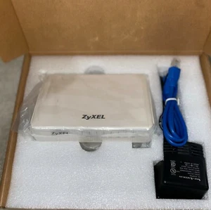 ZyXEL P330W 802.11g Secure Wireless Internet Sharing Router #U5311 - Picture 1 of 8