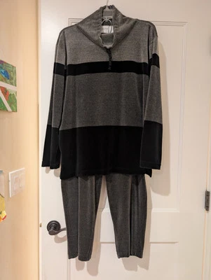 VTG Liz Claiborne 2 Piece Soft Velour Mock Turtleneck Top and Pants Petite Large - Image 1 of 4