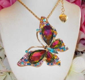BETSEY JOHNSON SPARKLING TROPICAL RAINBOW BUTTERFLY PENDANT CHAIN NECKLACE - Picture 1 of 9