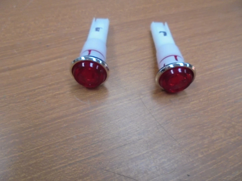 ALFA ROMEO MONTREAL COPPIA DI FANALINI SPIA PORTIERA / SPORTELLO ALTISSIMO - Immagine 1 di 1