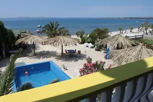 Urlaub Kroatien 2025 Ferienwohnung am Badestrand-www.Adria-Appartements.com - Bild 1 von 23