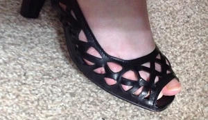 Jones Black Leather Pierced Sandal Peep Toe Court shoe 39 UK 6 Heels slingback - Picture 1 of 6