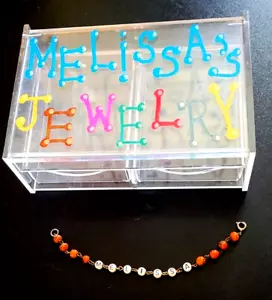 Set/2 Personalized Items; MELISSA'S JEWELRY Acrylic Box w/Beaded Name Bracelet - Picture 1 of 12