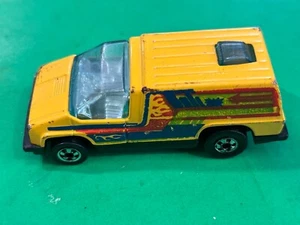 Hot Wheels 1978 ASTRO VAN - Yellow - Blackwalls - Hong Kong Base - Picture 1 of 4