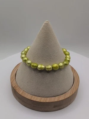 Beautiful JTV Genuine Green Cultured Pearl (7-9.5mm) Stretch Bracelet - Image 1 of 4