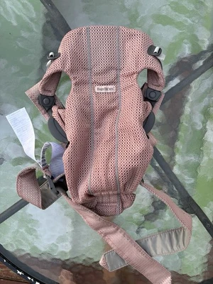 Portabebés BabyBjörn Mini en Malla 3D Rosa Polvoriento Agotado Foto 1 de 4