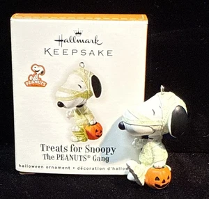Hallmark Halloween Ornament Treats for Snoopy 2010 Peanuts Gang Snoopy FREE SHIP - Picture 1 of 4