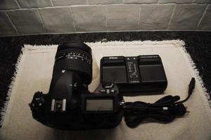 Nikon D2X, 12K shots, AF Nikkor 24-120mm 1:3.5-5.6 lens, charger, CF card - Picture 1 of 11