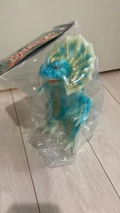 Figura de juguete de vinilo suave moldeada G.I.D pintada en spray azul metálico dorado J - Imagen 1 de 5