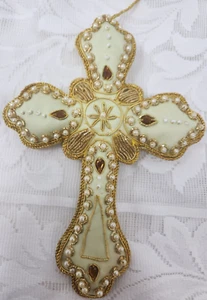 Handgefertigtes Kreuzschmuck aus Stofftier mit Schmucksteinen - Bild 1 von 2