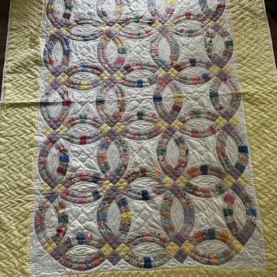 Hand Quilted Vintage 30's Double Wedding Ring Antique Quilt 81x101 Feed Sack - Image 1 of 4