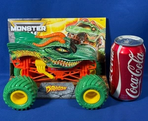 Nuovo - DRAGON - Veicolo in metallo 1:24 MONSTER JAM TRUCK pneumatici verdi SERIE 26 auto - Foto 1 di 6