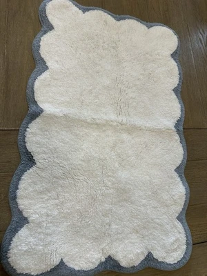 Tapete de banho Pottery Barn Julia Berolzheimer LUCY vieira 21 x 34 branco azul - Imagem 1 de 3