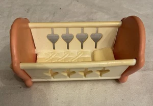 Vintage Fisher Price My Loving Family Grand Dollhouse Crib Pink Cradle 1993 - Picture 1 of 5