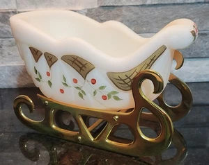 Vintage Fenton elfenbeinfarbener Glasschlitten mit Messingsockel signiert M Fenton 1998 D Fredrick  - Bild 1 von 7
