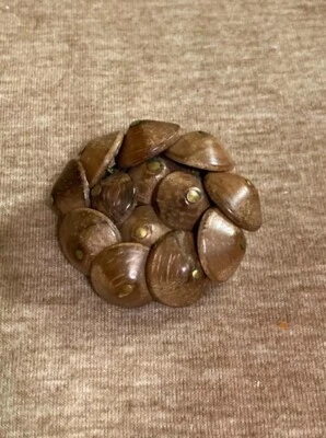 Vintage Wood Flower Brooch Pin C90-14 - Image 1 of 2