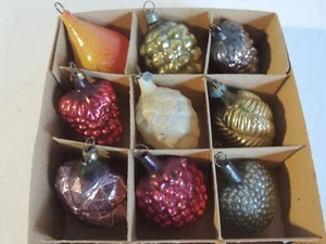 9 adornos antiguos de árbol de plumas de Navidad de vidrio de 1 1/2""-2"" corazón de uva lleno de baches - Imagen 1 de 9