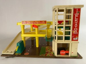Rampa de estacionamiento Fisher Price Little People de colección centro de servicio garaje 930 - Imagen 1 de 16