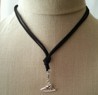 Gargantilla colgante de moto acuática de cuero hecho a mano para hombre mujer collar surfista negro EE. UU. Foto 1 de 4
