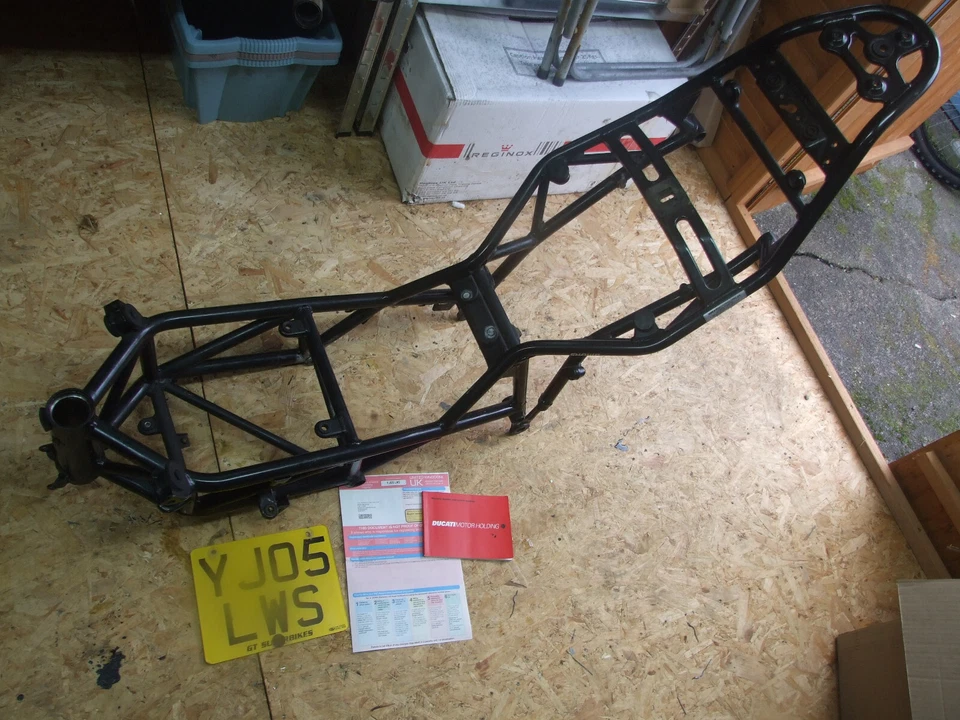 Ducati 1000DS multistrada frame with V5c logbook 19K miles YJ05LWS - Imagem 1 de 4